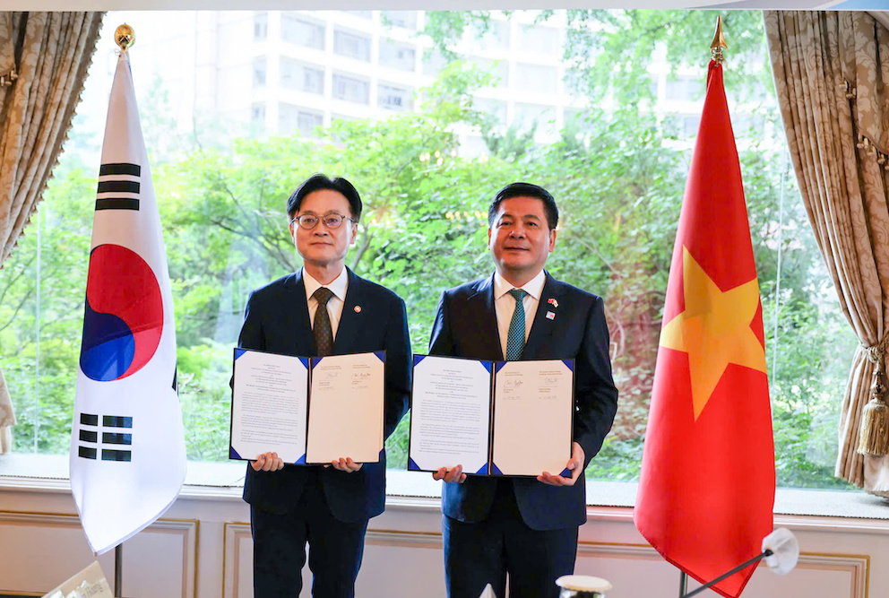 Bộ trưởng Nguyễn Hồng Diên và Bộ trưởng Kim Jungkwan ký kết thỏa thuận hợp tác đào tạo, phát triển nguồn nhân lực trong hợp tác phát triển điện hạt nhân.