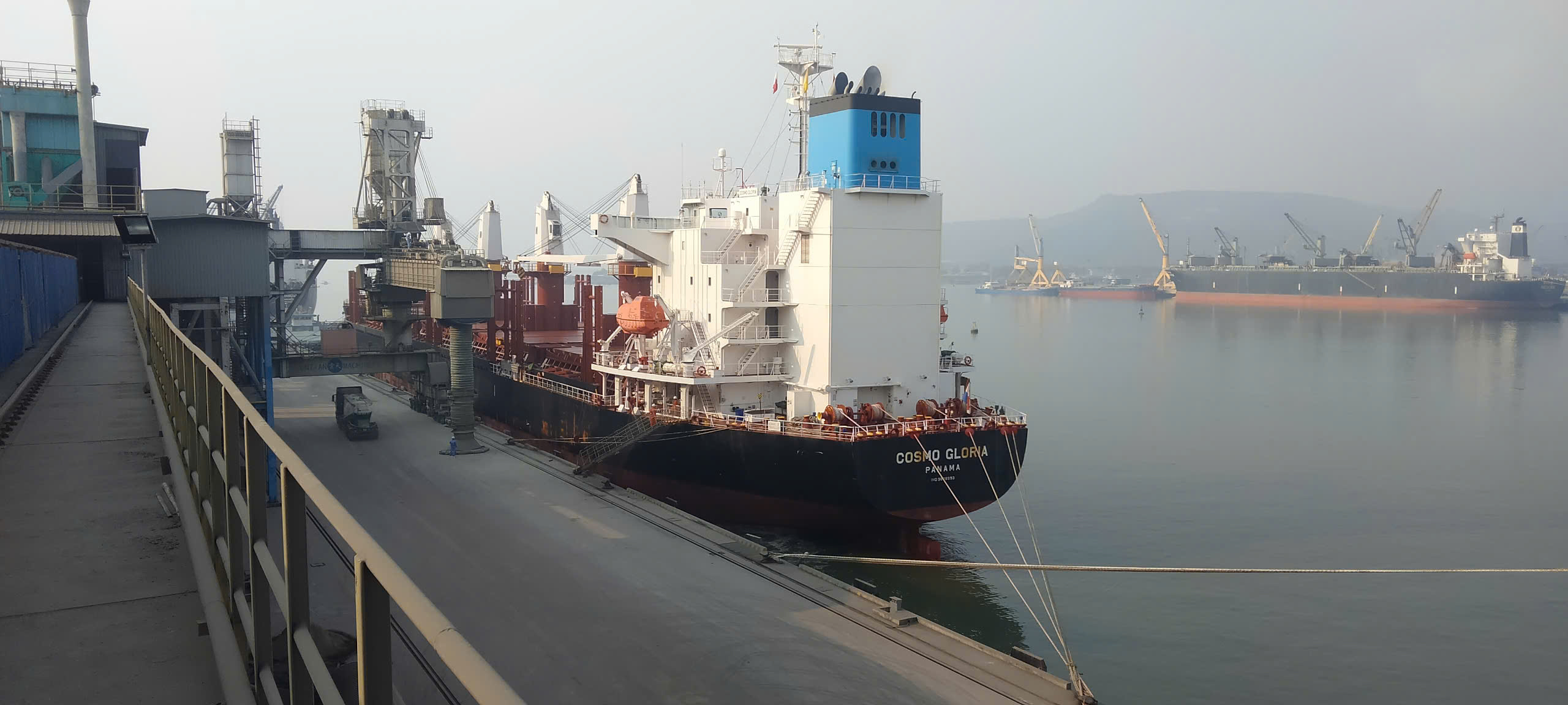 Xuất khẩu xi măng, clinker đang phục hồi, 8 tháng thu về 866 triệu USD, tăng 9,9%.