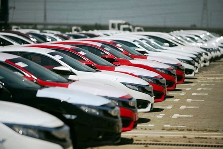 Việt Nam nhập khẩu 136.490 ô tô, trị giá 3,021 tỷ USD, tăng 28,1% về lượng và 38,3% về giá trị.