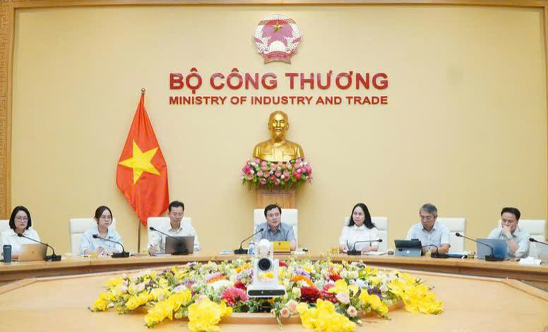 Phiên họp Tổ soạn thảo dự thảo Luật Thương mại điện tử, sáng 7/10 tại Bộ Công thương.