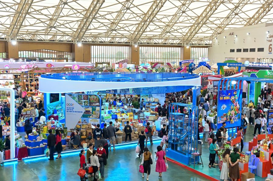 Hội chợ mùa Thu 2025 thu hút trung bình 100.000 lượt khách mỗi ngày..