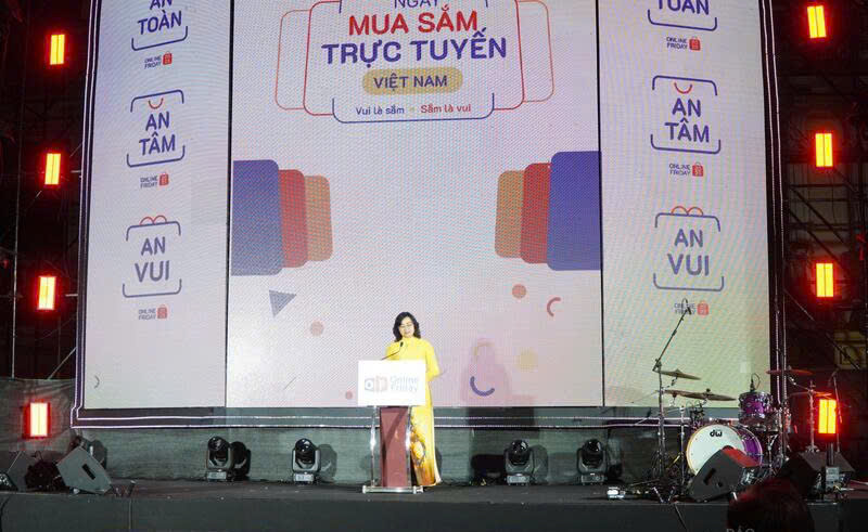 Thứ trưởng Phan Thị Thắng phát biểu khai mạc chương trình Online Friday 2025. 