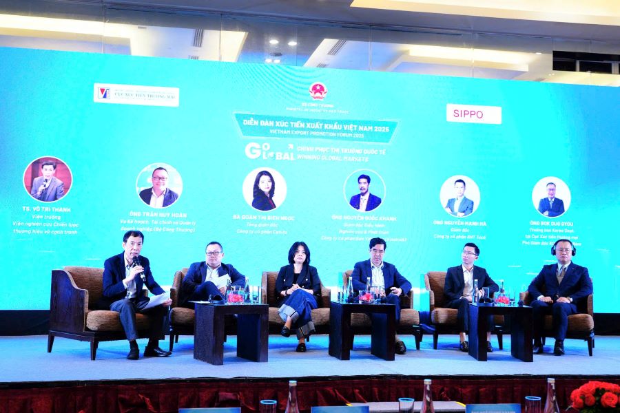 doanh nghiệp Việt chia sẻ tại thảo luận trong khuôn khổ Diễn đàn Xúc tiến Xuất khẩu Việt Nam 2025.