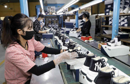 Các ngành hàng xuất khẩu đi Mỹ, trong đó có giày dép đang đứng trước thách thức nâng cap hàm lượng giá trị nội địa.