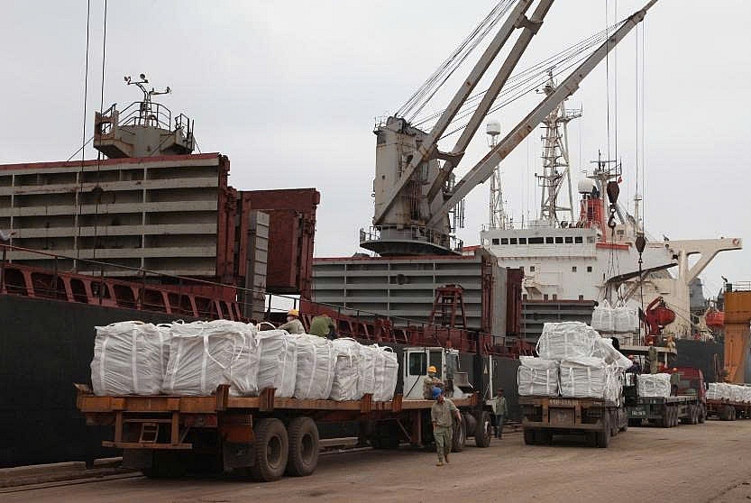 11 tháng, ngành xi măng xuất khẩu 33,38 triệu tấn sản phẩm, thu về 1,27 tỷ USD, vượt năm ngoái 100 triệu USD.