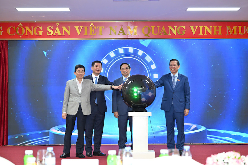 Thủ tướng Ch&iacute;nh phủ Phạm Minh Ch&iacute;nh c&ugrave;ng L&atilde;nh đạo c&aacute;c Bộ, ng&agrave;nh chứng kiến Lễ c&ocirc;ng bố kết quả xuất nhập khẩu năm 2025 