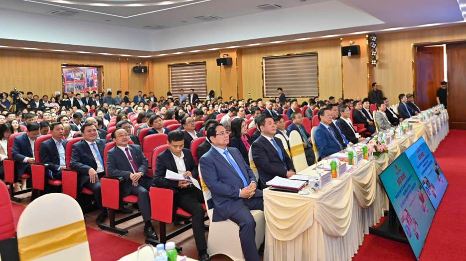 Thủ tướng dự Hội nghị tổng kết ng&agrave;nh C&ocirc;ng thương năm 2025.