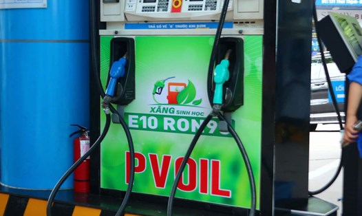 Sau phiên điều hành chiều nay, giá bán lẻ xăng RON95 về 19.000đồng/lít.