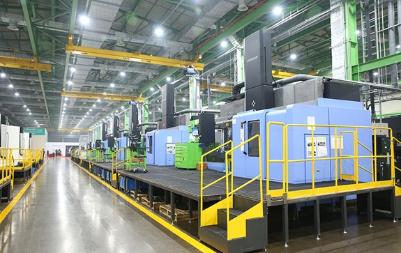 Chi nhập khẩu nh&oacute;m h&agrave;ng c&ocirc;ng nghệ, m&aacute;y m&oacute;c năm 2025 vượt 220 tỷ USD, tăng so với c&ugrave;ng kỳ,.