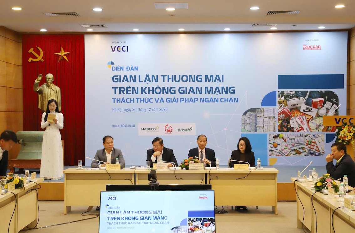 C&aacute;c đại biểu tại Diễn đ&agrave;n &ldquo;Gian lận thương mại tr&ecirc;n kh&ocirc;ng gian mạng: Th&aacute;ch thức v&agrave; giải ph&aacute;p ngăn chặn&rdquo;.