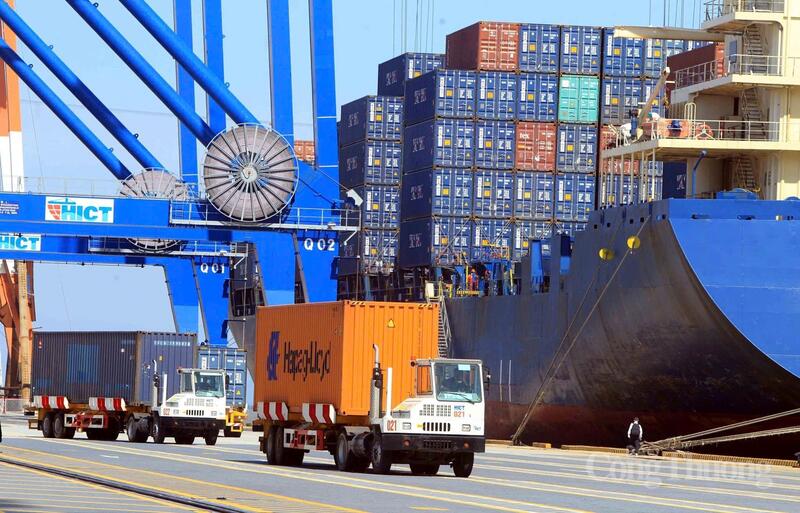 Thủ tướng y&ecirc;u cầu Bộ C&ocirc;ng thương đa dạng h&oacute;a thị trường xuất khẩu, tận dụng hiệu quả 17 FTA ngay từ đầu năm.