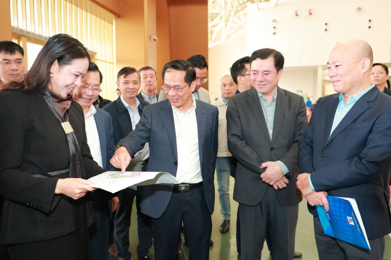 Ph&oacute; thủ tướng B&ugrave;i Thanh Sơn kiểm tra tiến độ thi c&ocirc;ng, chuẩn bị cho khai mạc Hội chợ m&ugrave;a Xu&acirc;n 2026.