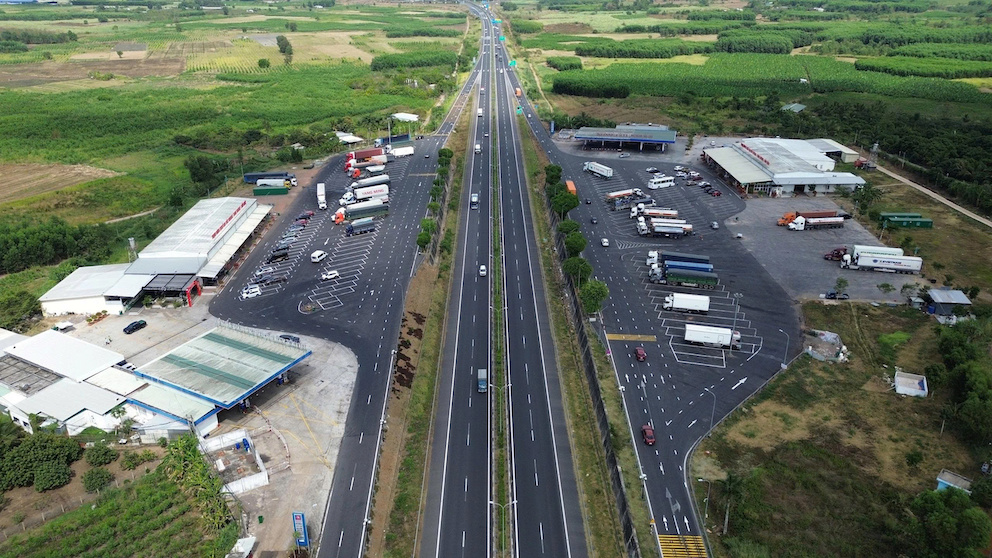 Thương nh&acirc;n đầu mối v&agrave; ph&acirc;n phối được y&ecirc;u cầu đảm bảo cung ứng xăng dầu cho cao tốc