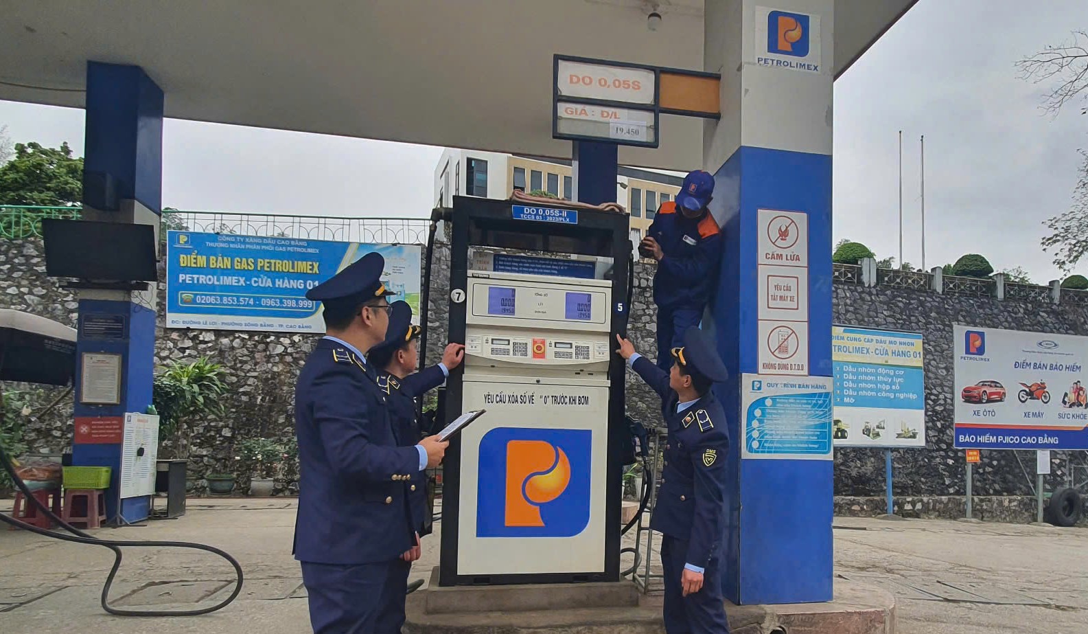 kiểm so&aacute;t hoạt động kinh doanh xăng dầu trong bối cảnh quốc tế diễn biến phức tạp.