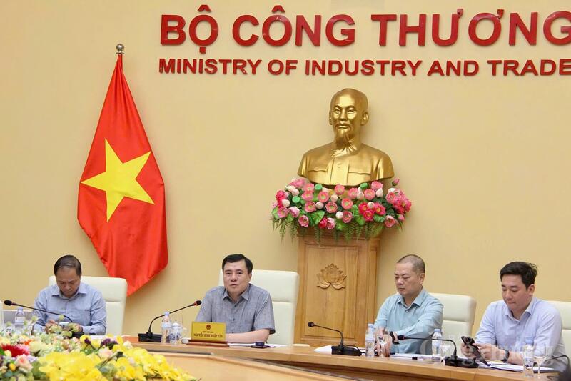 Bộ C&ocirc;ng thương họp <span class=