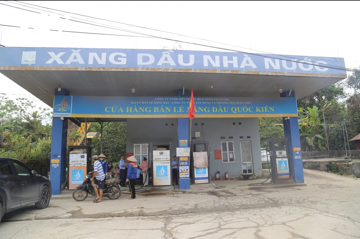 Cửa h&agrave;ng xăng dầu Quốc Ki&ecirc;n (Cao Bằng) bị xử phạt v&igrave; tự &yacute; ngừng b&aacute;n h&agrave;ng.