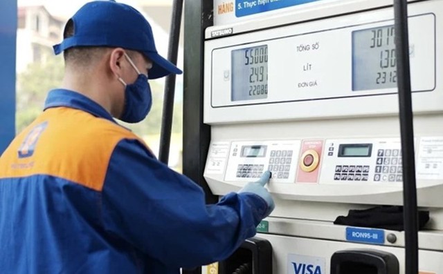 Việt Nam lựa chọn c&aacute;ch tiếp cận c&acirc;n bằng: kết hợp Quỹ B&igrave;nh ổn, điều chỉnh thuế ph&iacute; v&agrave; cơ chế điều h&agrave;nh linh hoạt, vừa kiểm so&aacute;t gi&aacute;, vừa hạn chế &aacute;p lực ng&acirc;n s&aacute;ch