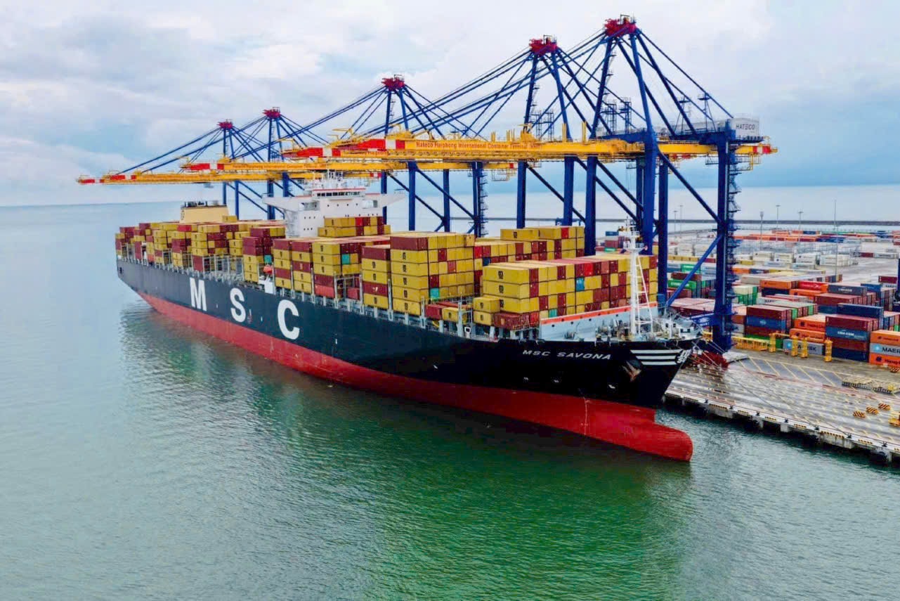 Bộ C&ocirc;ng Thương tiếp tục cắt giảm thủ tục xuất nhập khẩu mở đường cho thương mại tăng tốc.