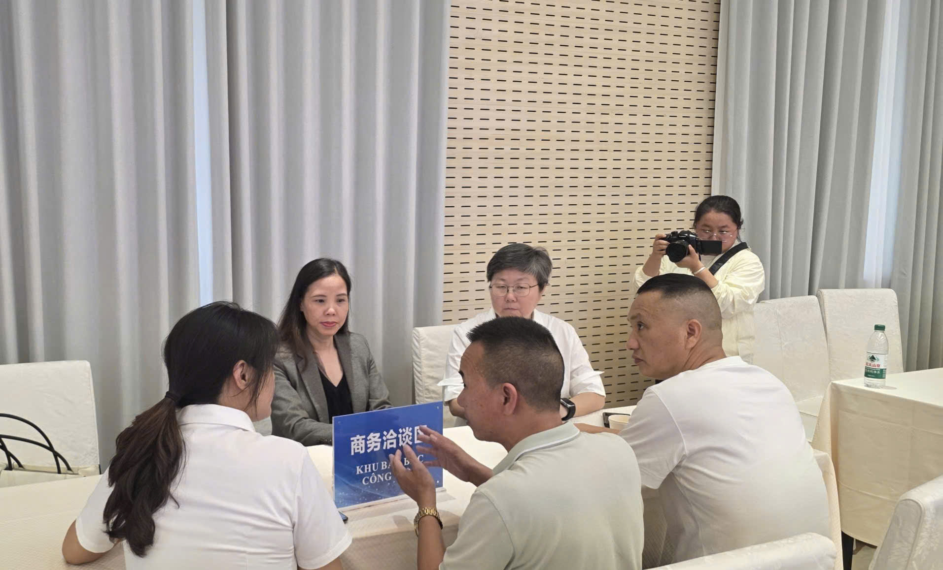 Đoàn doanh nghiệp Việt Nam Làm việc với doanh nghiệp Trung Quốc quan tâm đầu tư tại Việt Nam trong lĩnh vực sản xuất thiết bị nồi hơi.