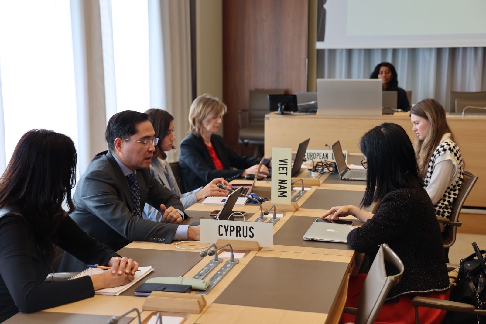 Ông Phạm Quang Huy - Tham tán Công sứ, Phó Trưởng Phái đoàn Việt Nam tại Geneva phát biểu tại phiên họp.