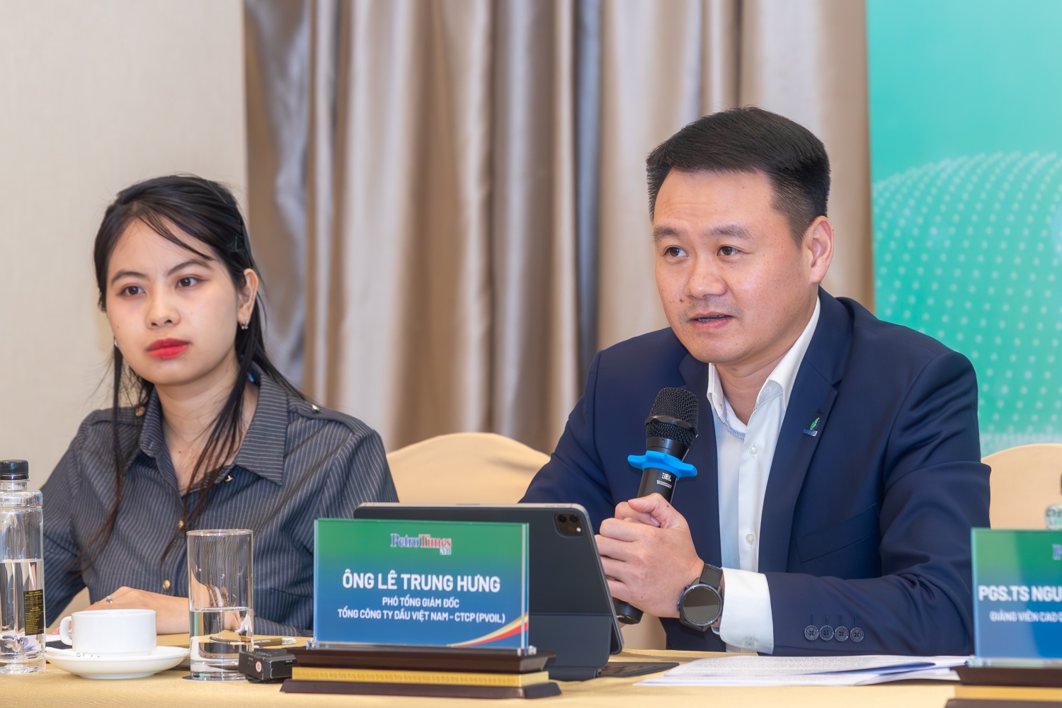 &Ocirc;ng L&ecirc; Trung Hưng, Ph&oacute; tổng gi&aacute;m đốc Tổng C&ocirc;ng ty Dầu Việt Nam (PVOIL).