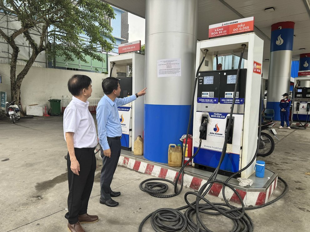 Cơ quan quản l&yacute; đ&atilde; xử phạt 3 thương nh&acirc;n đầu mối xăng dầu do kh&ocirc;ng bảo đảm mức dự trữ tối thiểu.