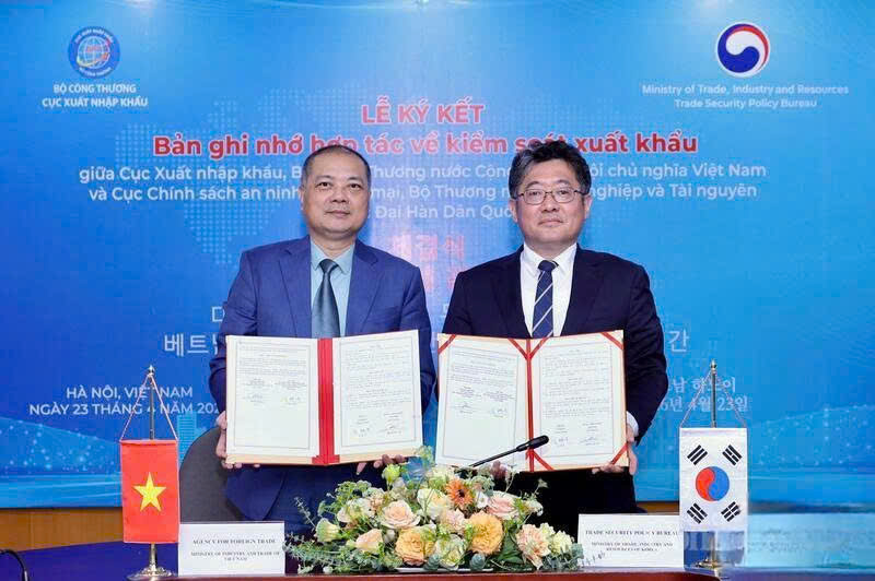 Việt Nam v&agrave; H&agrave;n Quốc vừa k&yacute; kết Bản ghi nhớ hợp t&aacute;c về kiểm so&aacute;t xuất khẩu.