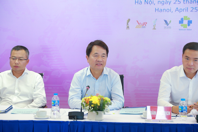 Tổng gi&aacute;m đốc Viglacera Nguyễn Anh Tuấn l&agrave;m r&otilde; kế hoạch kinh doanh tại ĐHĐCĐ s&aacute;ng 25/4/2026.