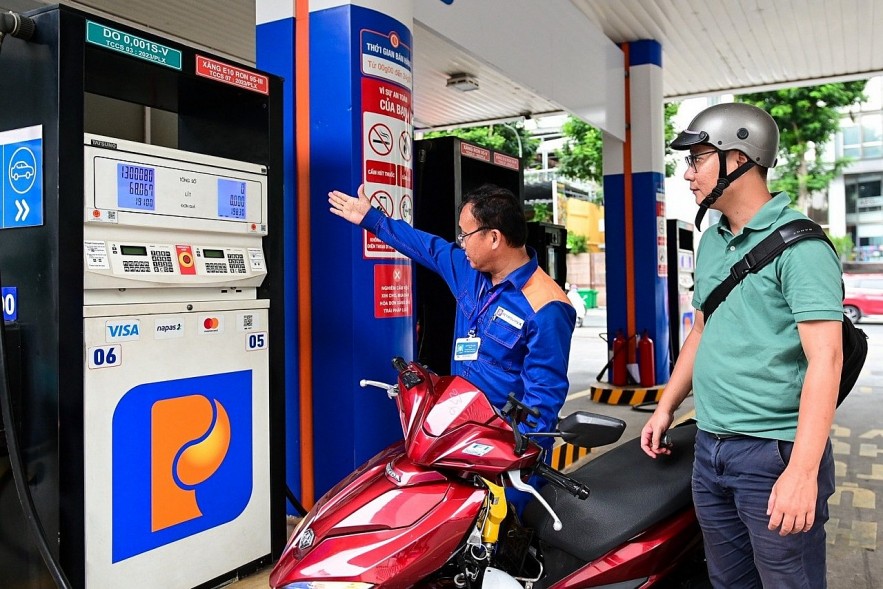 Bộ C&ocirc;ng thương Bỏ dầu hỏa khỏi danh mục điều h&agrave;nh gi&aacute; xăng dầu định kỳ.