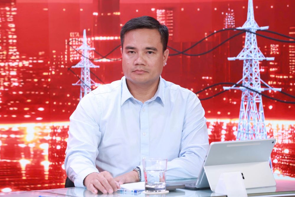 ông Nguyễn Đỗ Dũng, Phó giám đốc Công ty Thép Hòa Phát Hải Dương cho biết, việc chủ động tiết kiệm điện đã được doanh nghiệp triển khai đồng bộ với các giải pháp chặt chẽ, hiệu quả..