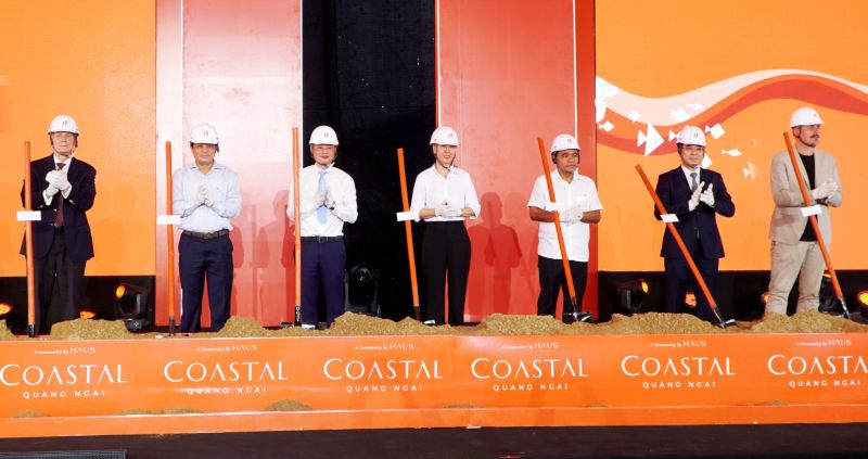 Đại diện l&atilde;nh đạo Bộ Ng&agrave;nh Trung ương, địa phương, chủ đầu tư v&agrave; Tư vấn tham gia nghi thức khởi c&ocirc;ng