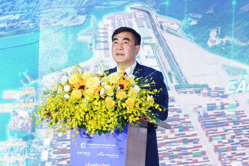 Tại Lễ khởi c&ocirc;ng, đại diện Li&ecirc;n danh nh&agrave; đầu tư cam kết tổ chức triển khai Dự &aacute;n đ&uacute;ng tiến độ, bảo đảm chất lượng v&agrave; hiệu quả tổng thể; tu&acirc;n thủ nghi&ecirc;m quy hoạch, ph&aacute;p luật v&agrave; c&aacute;c ti&ecirc;u chuẩn quốc tế về m&ocirc;i trường; tổ chức thực hiện chặt chẽ, minh bạch; tăng cường kỷ luật v&agrave; n&acirc;ng cao hiệu quả triển khai; gắn ph&aacute;t triển Dự &aacute;n với lợi &iacute;ch l&acirc;u d&agrave;i của địa phương.