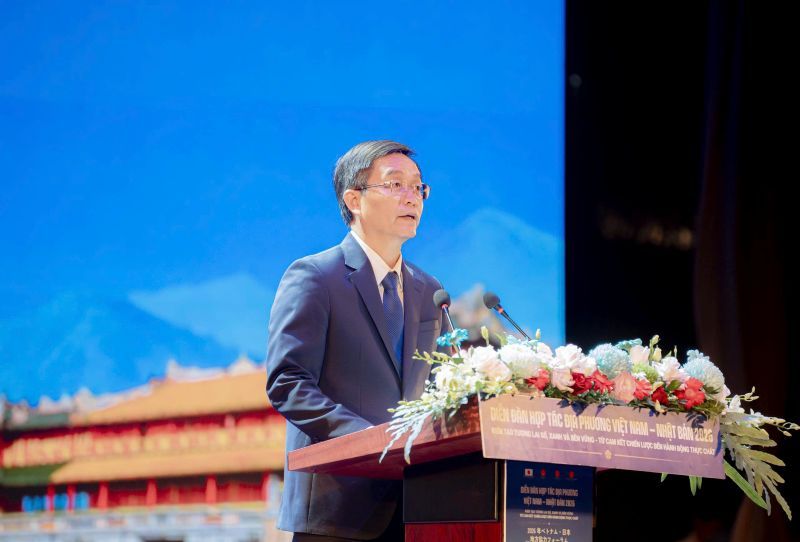 B&iacute; thư Th&agrave;nh ủy Huế Nguyễn Đ&igrave;nh Trung giới thiệu tiềm năng đầu tư về Huế v&agrave; ghi nhận sự hợp t&aacute;c hiệu quả thiết thực giữa Huế v&agrave; c&aacute;c Tổ chức, địa phương Nhật Bản