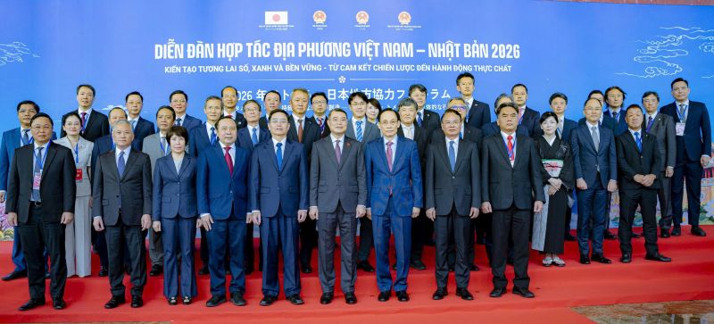 Thủ tướng L&ecirc; Minh Hưng c&ugrave;ng c&aacute;c đại biểu tham dự Diễn đ&agrave;n. 