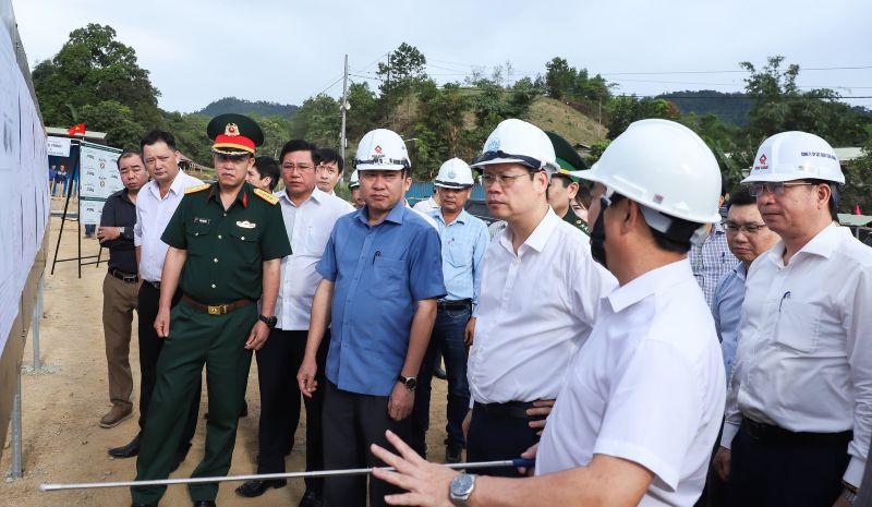 L&atilde;nh đạo TP. Đ&agrave; Nẵng kiểm tra, nghe b&aacute;o c&aacute;o tiến độ thi c&ocirc;ng Dự &aacute;n QL14D