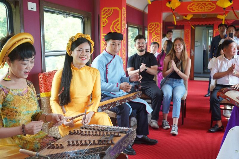 Thưởng thức ca Huế
