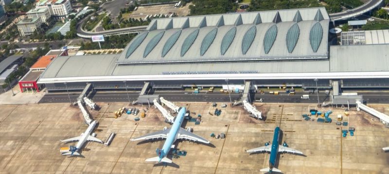 Tàu bay tại sân đỗ khu vực đi đến quốc nội thuộc Cảng hàng không quốc tế Đà Nẵng
