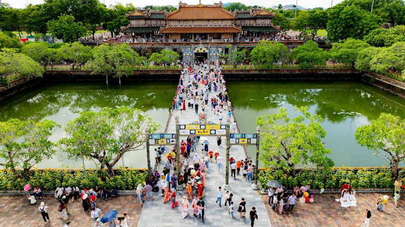Ch&iacute;nh s&aacute;ch k&iacute;ch cầu du lịch bao gồm giảm gi&aacute; v&eacute; v&agrave;o tham quan Đại nội trong kinh th&agrave;nh Huế