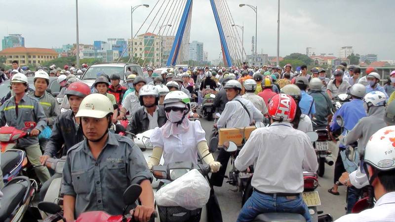 Thành phố Đà Nẵng xuất hiện ngày càng nhiều cảnh kẹt xe. 