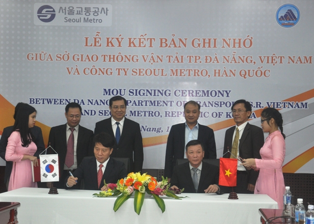 Lãnh đạo Sở Giao thông Vận tải thành phố Đà Nẵng ký kết biên bản ghi nhớ hợp tác với Công ty Seoul Metro Hàn Quốc.