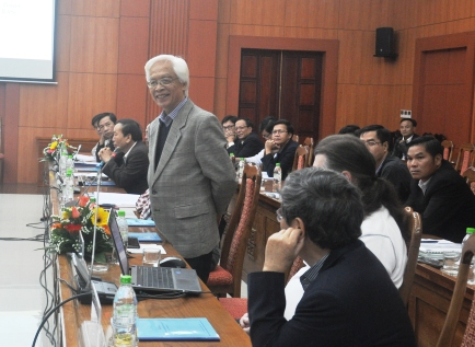 Giáo sư Chu Hảo phát biểu tại hội thảo. 