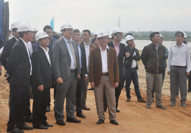 Ông Huỳnh Đức Thơ kiểm tra tiến độ thực hiện Dự án đường ven sông Tuyên Sơn - Túy Loan.