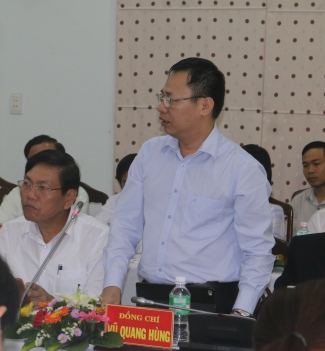 Ông Vũ Quang Hùng - Gi ám đốc Sở Xây dựng thành phố phát biểu tại cuộc họp.
