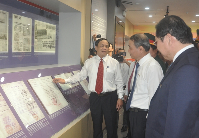 Nhiều tư liệu lịch sử khẳng định chủ quyền của Việt Nam đối với quần đảo Hoàng Sa được giới thiệu trong Nhà trưng bày.