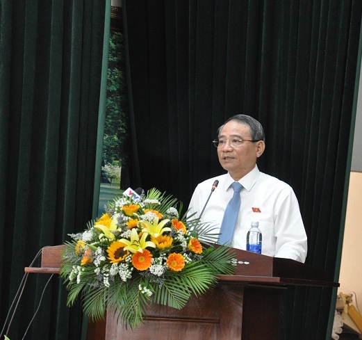 Ông Trương Quang Nghĩa trả lời những câu hỏi của cử tri quận Liên Chiểu.