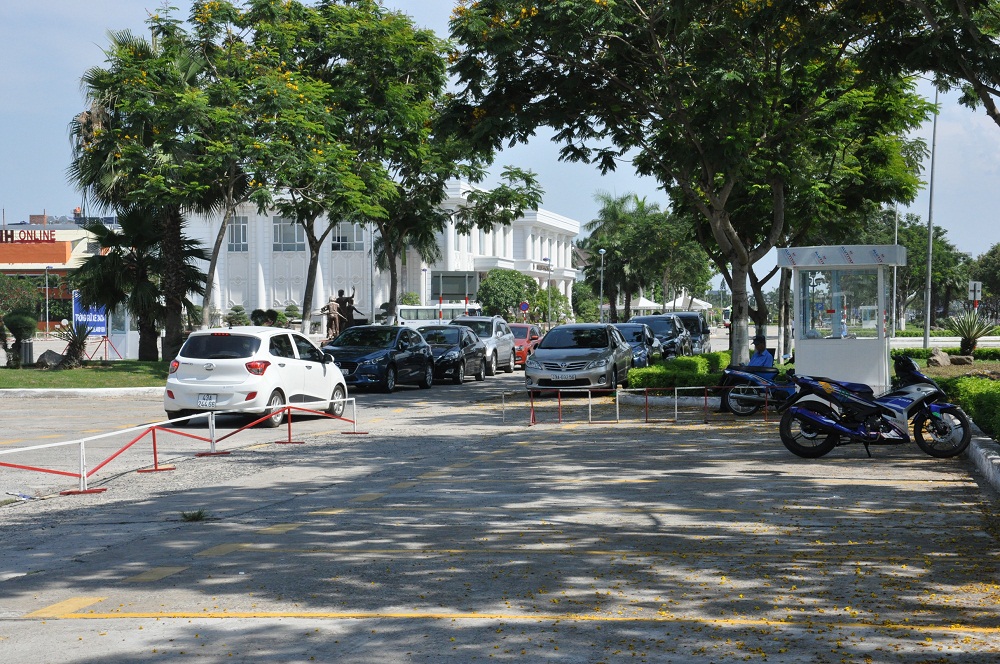 Việc thu phí ở các bãi xe tập trung thời gian qua đã gặp sự phản ứng của không ít người dân Đà Nẵng.