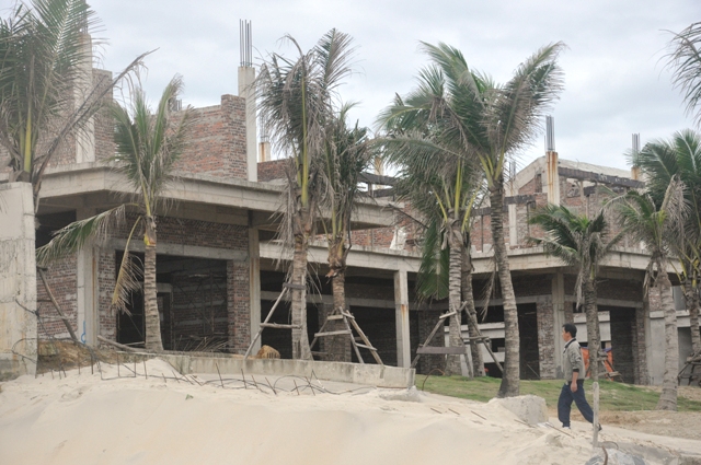 Dự án Khu du lịch biển The Song Đà Nẵng bị buộc tạm dừng thi công vì xây dựng sai phép. 