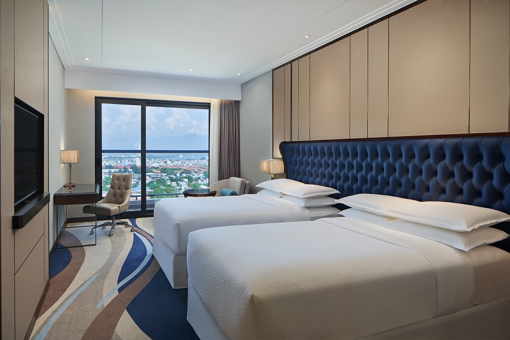 Phòng ngủ hiện đại và tiện nghi của khách sạn Four Points Danang.