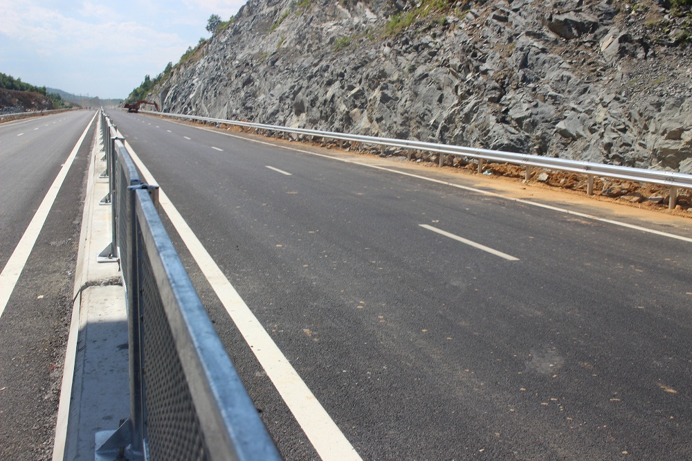 Sau nhiều lần hứa hẹn, nhưng đến nay tuyến cao tốc Đà Nẵng Quảng Ngãi vẫn chưa hoàn thành.