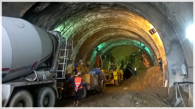 Dự án mở rộng hầm đường bộ Hải Vân đang được chủ đầu tư tích cực thi công.